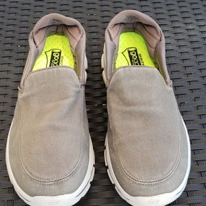 Women's 8.5 SKECHER GO WALK